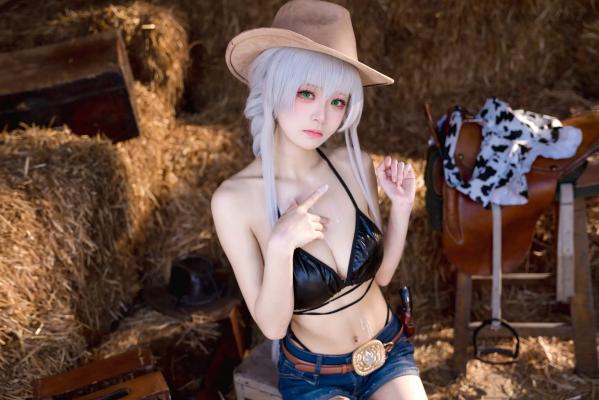   九柒喵碧蓝航线法戈cosplay，西部牛仔风情与奶牛纹泳装诱惑，复古干草堆场景下的绝美私房大尺度写真第45张图片