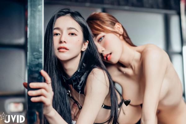    JVID-辰辰-兔兔-极致漆皮束缚诱惑，两位女神火辣私房互动全纪实，大尺度性感拍摄尽显傲人美体与撩人氛围第97张图片