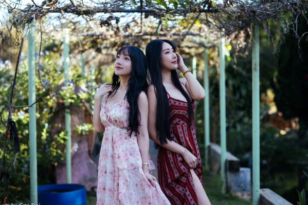    《轩颖小葵 - 桃园》户外清新写真，气质女神唯美秋千，自然风光下的迷人时刻[109P]第12张图片