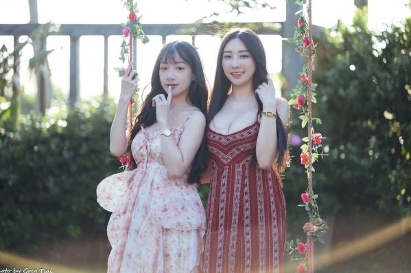    《轩颖小葵 - 桃园》户外清新写真，气质女神唯美秋千，自然风光下的迷人时刻[109P]第32张图片