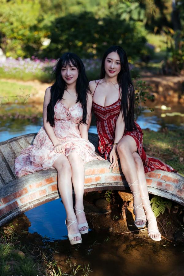    《轩颖小葵 - 桃园》户外清新写真，气质女神唯美秋千，自然风光下的迷人时刻[109P]第35张图片
