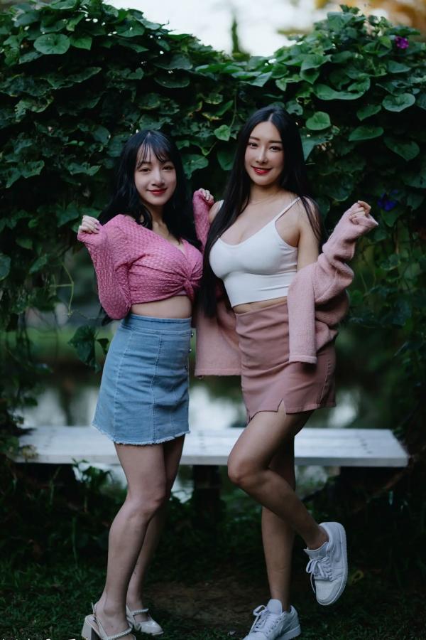    《轩颖小葵 - 桃园》户外清新写真，气质女神唯美秋千，自然风光下的迷人时刻[109P]第93张图片
