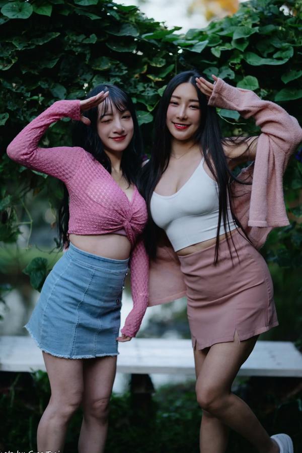    《轩颖小葵 - 桃园》户外清新写真，气质女神唯美秋千，自然风光下的迷人时刻[109P]第94张图片