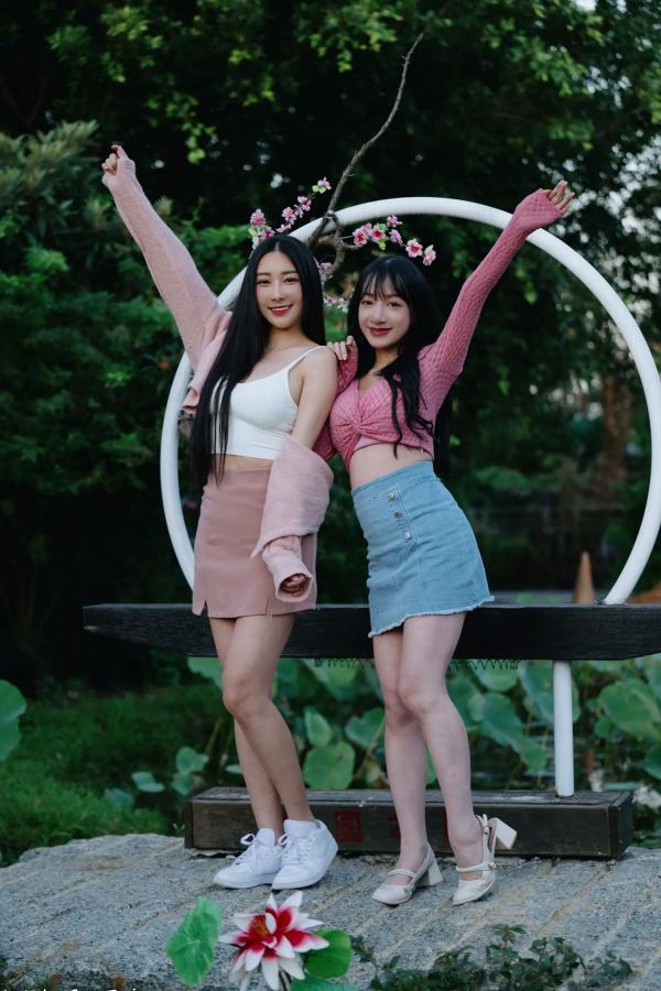    《轩颖小葵 - 桃园》户外清新写真，气质女神唯美秋千，自然风光下的迷人时刻[109P]第103张图片