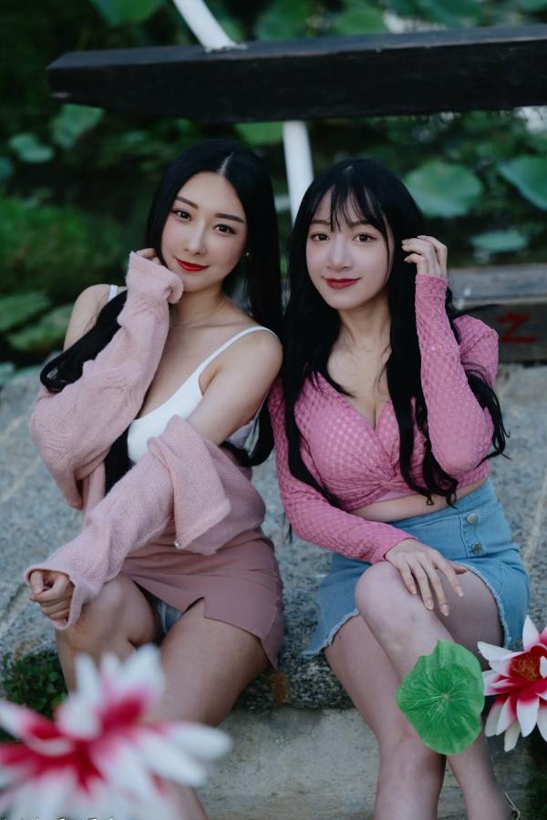   《轩颖小葵 - 桃园》户外清新写真，气质女神唯美秋千，自然风光下的迷人时刻[109P]第105张图片