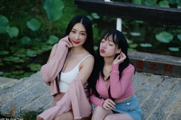    《轩颖小葵 - 桃园》户外清新写真，气质女神唯美秋千，自然风光下的迷人时刻[109P]第109张图片
