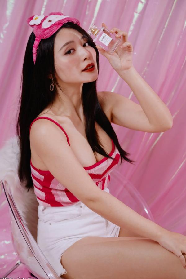    筱筱 - 热裤粉嫩少女风室内私房，梦幻波波池甜美玩偶写真[92P]第25张图片