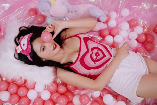    筱筱 - 热裤粉嫩少女风室内私房，梦幻波波池甜美玩偶写真[92P]第54张图片