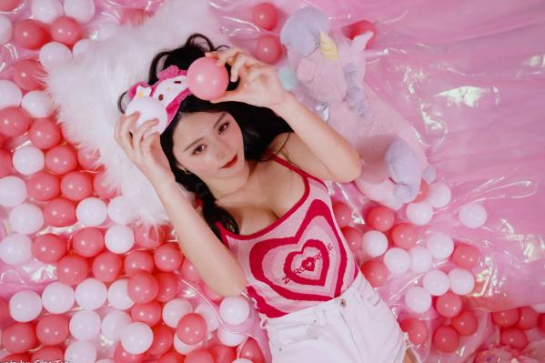    筱筱 - 热裤粉嫩少女风室内私房，梦幻波波池甜美玩偶写真[92P]第55张图片