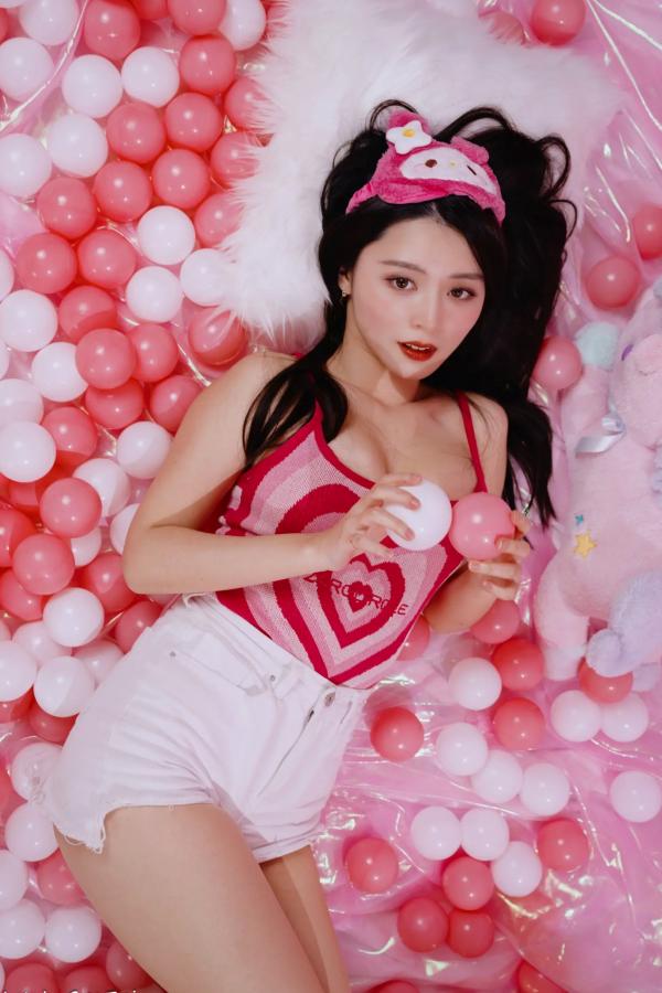    筱筱 - 热裤粉嫩少女风室内私房，梦幻波波池甜美玩偶写真[92P]第61张图片
