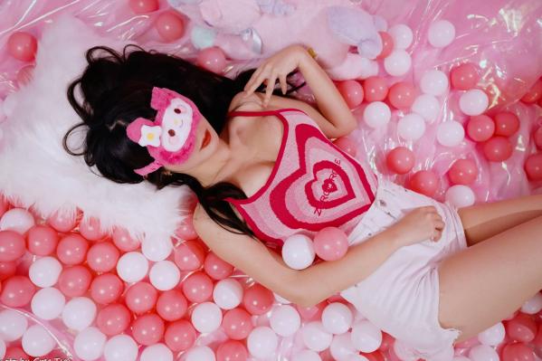    筱筱 - 热裤粉嫩少女风室内私房，梦幻波波池甜美玩偶写真[92P]第63张图片