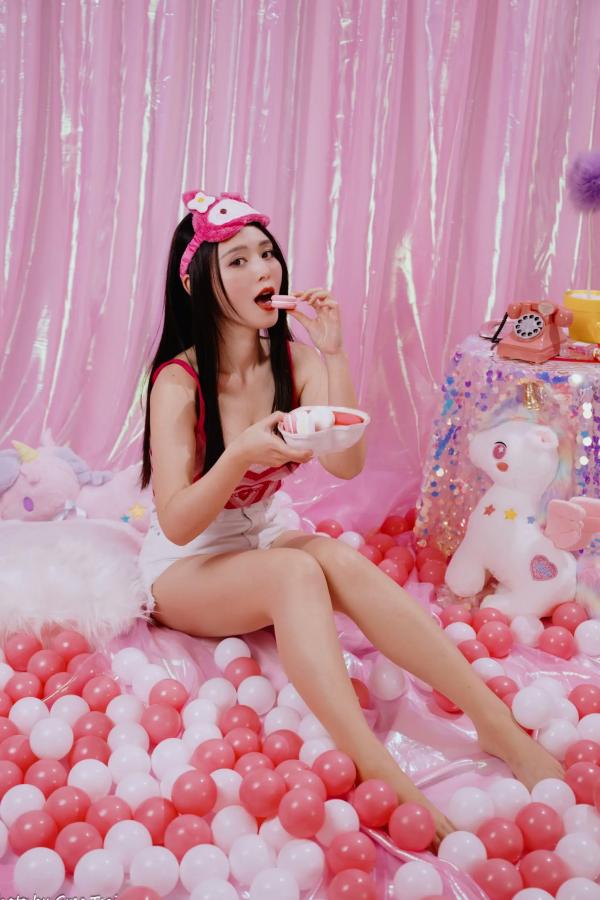    筱筱 - 热裤粉嫩少女风室内私房，梦幻波波池甜美玩偶写真[92P]第67张图片