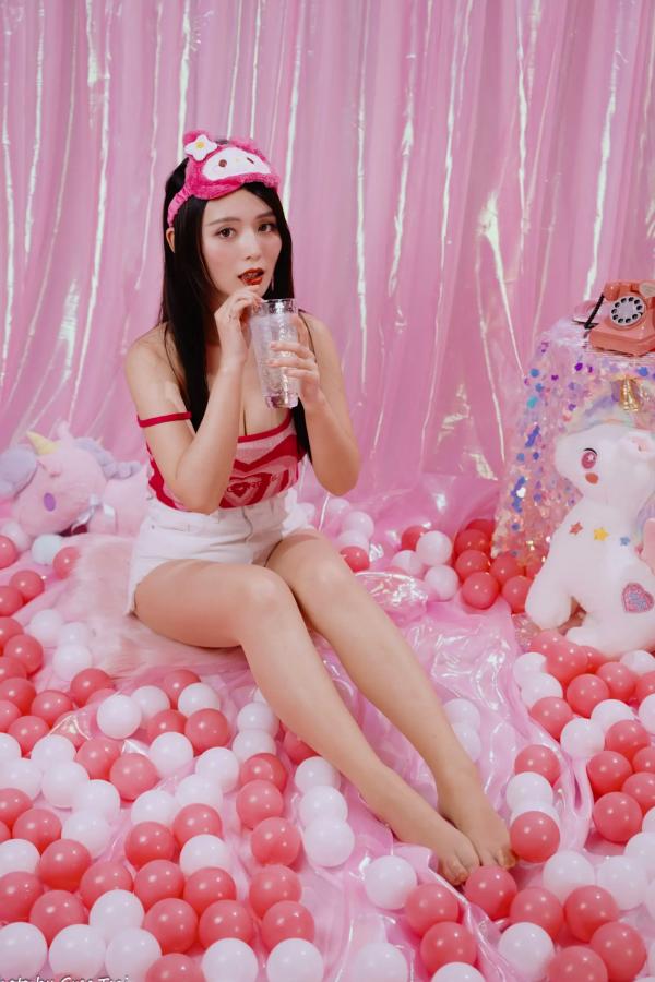    筱筱 - 热裤粉嫩少女风室内私房，梦幻波波池甜美玩偶写真[92P]第79张图片