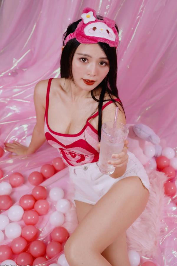    筱筱 - 热裤粉嫩少女风室内私房，梦幻波波池甜美玩偶写真[92P]第91张图片