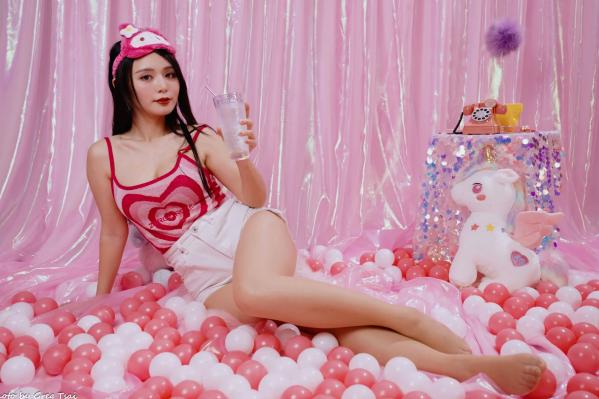    筱筱 - 热裤粉嫩少女风室内私房，梦幻波波池甜美玩偶写真[92P]第92张图片