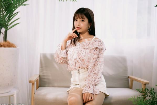    小栗 - 温馨居家私房棚拍，清新治愈系邻家美女甜美写真第3张图片