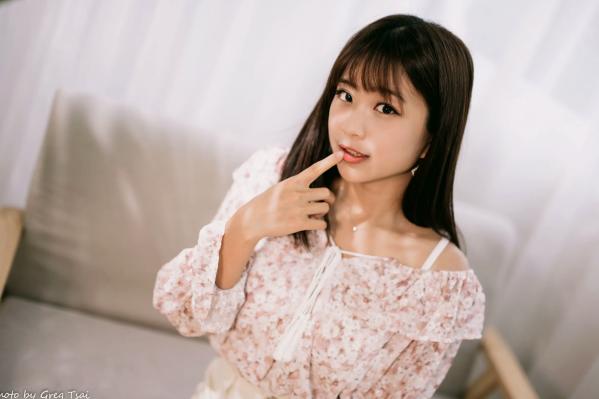    小栗 - 温馨居家私房棚拍，清新治愈系邻家美女甜美写真第5张图片