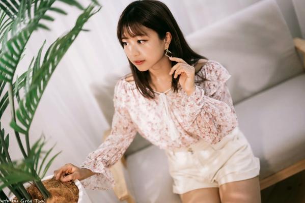    小栗 - 温馨居家私房棚拍，清新治愈系邻家美女甜美写真第8张图片