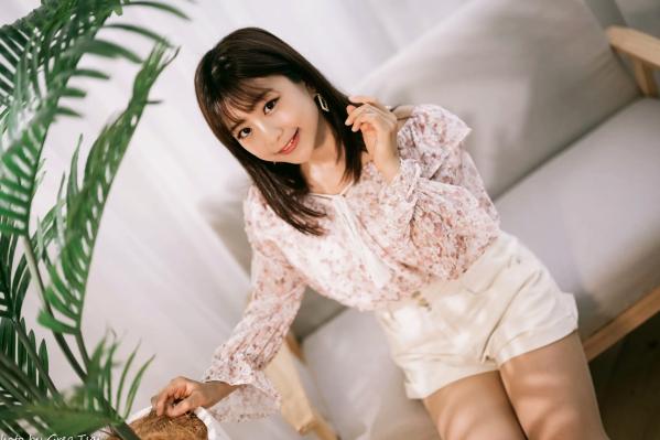    小栗 - 温馨居家私房棚拍，清新治愈系邻家美女甜美写真第9张图片
