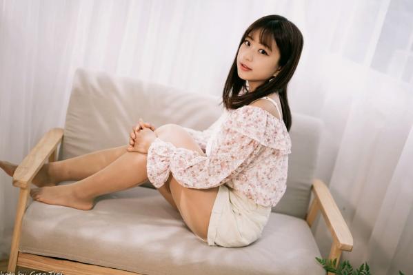    小栗 - 温馨居家私房棚拍，清新治愈系邻家美女甜美写真第13张图片
