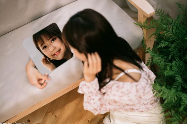    小栗 - 温馨居家私房棚拍，清新治愈系邻家美女甜美写真第15张图片