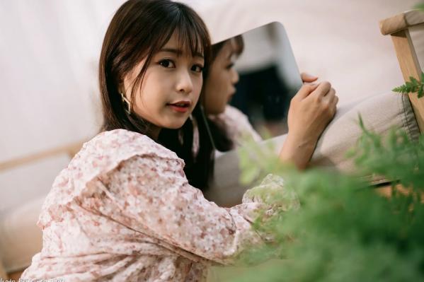    小栗 - 温馨居家私房棚拍，清新治愈系邻家美女甜美写真第18张图片