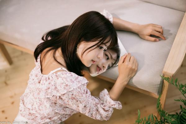    小栗 - 温馨居家私房棚拍，清新治愈系邻家美女甜美写真第19张图片