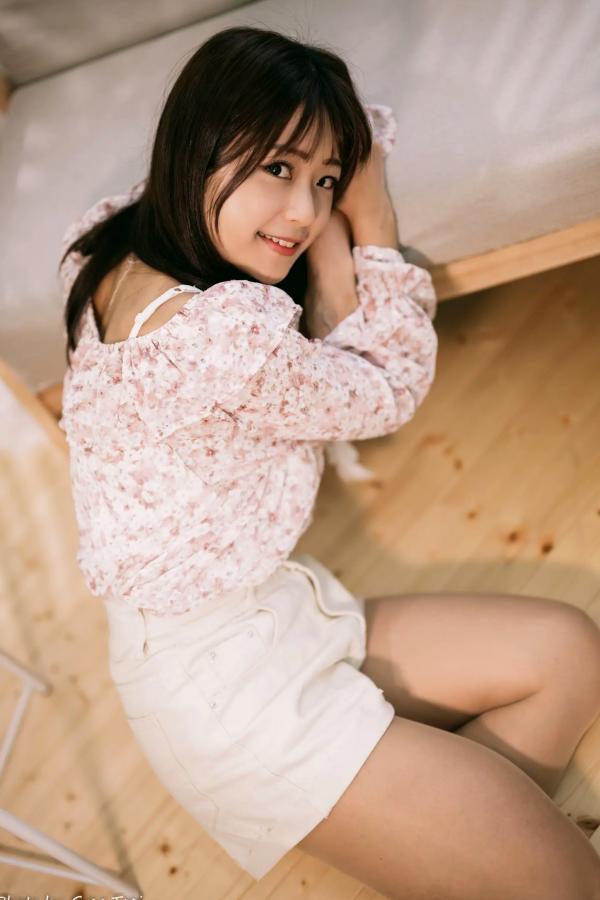    小栗 - 温馨居家私房棚拍，清新治愈系邻家美女甜美写真第21张图片