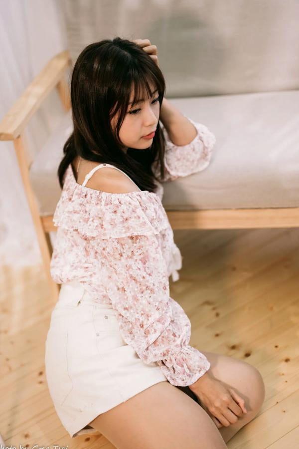    小栗 - 温馨居家私房棚拍，清新治愈系邻家美女甜美写真第22张图片