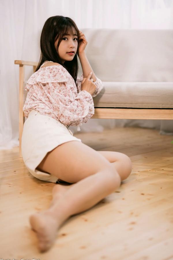    小栗 - 温馨居家私房棚拍，清新治愈系邻家美女甜美写真第23张图片