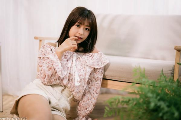    小栗 - 温馨居家私房棚拍，清新治愈系邻家美女甜美写真第26张图片