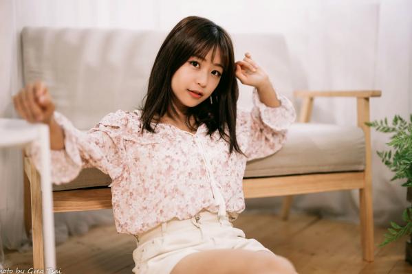    小栗 - 温馨居家私房棚拍，清新治愈系邻家美女甜美写真第29张图片