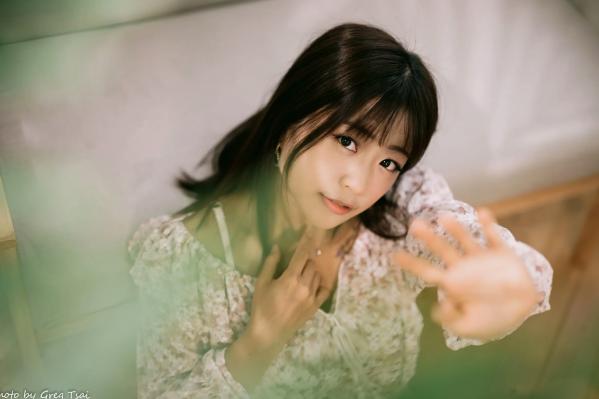    小栗 - 温馨居家私房棚拍，清新治愈系邻家美女甜美写真第32张图片