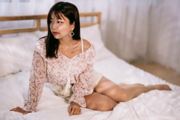    小栗 - 温馨居家私房棚拍，清新治愈系邻家美女甜美写真第34张图片