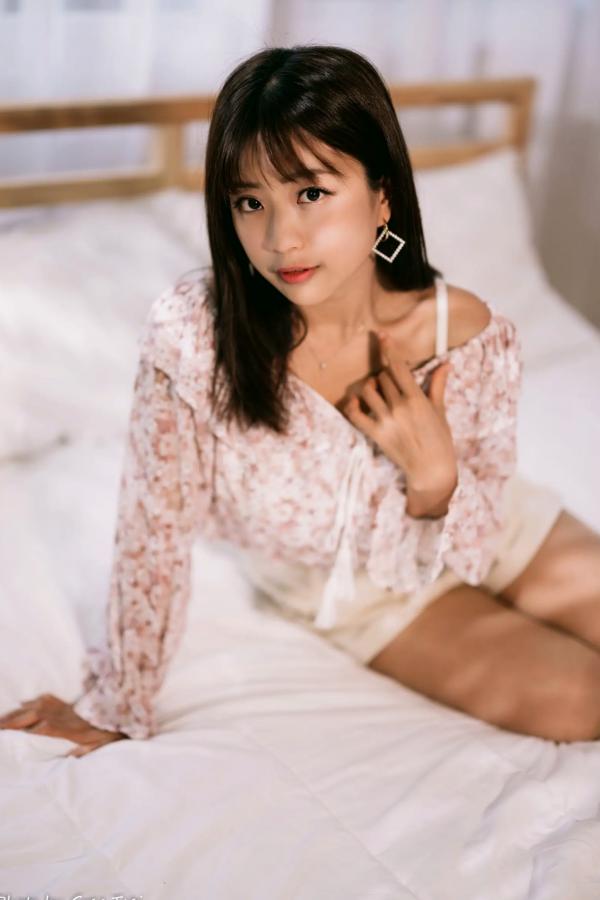   小栗 - 温馨居家私房棚拍，清新治愈系邻家美女甜美写真第35张图片