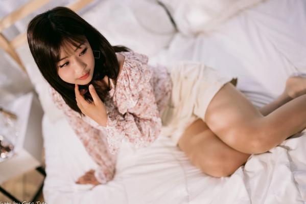    小栗 - 温馨居家私房棚拍，清新治愈系邻家美女甜美写真第38张图片