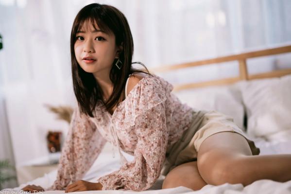    小栗 - 温馨居家私房棚拍，清新治愈系邻家美女甜美写真第40张图片