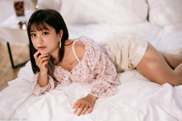    小栗 - 温馨居家私房棚拍，清新治愈系邻家美女甜美写真第41张图片