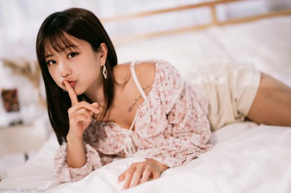    小栗 - 温馨居家私房棚拍，清新治愈系邻家美女甜美写真第42张图片