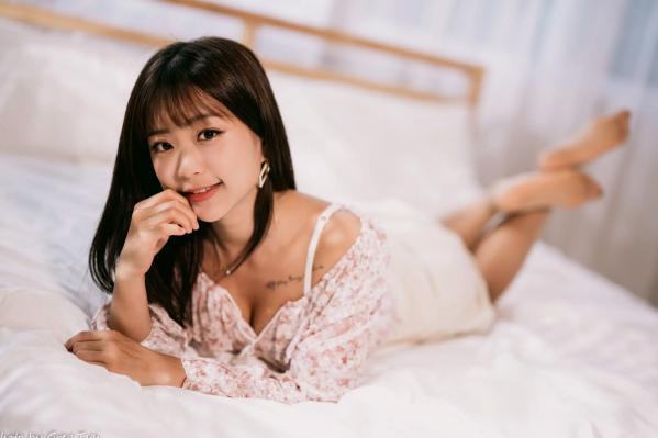    小栗 - 温馨居家私房棚拍，清新治愈系邻家美女甜美写真第43张图片