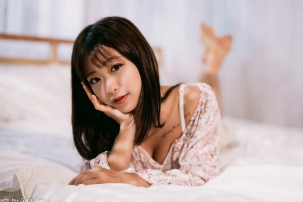    小栗 - 温馨居家私房棚拍，清新治愈系邻家美女甜美写真第46张图片