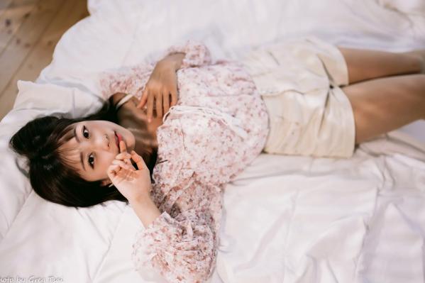    小栗 - 温馨居家私房棚拍，清新治愈系邻家美女甜美写真第49张图片