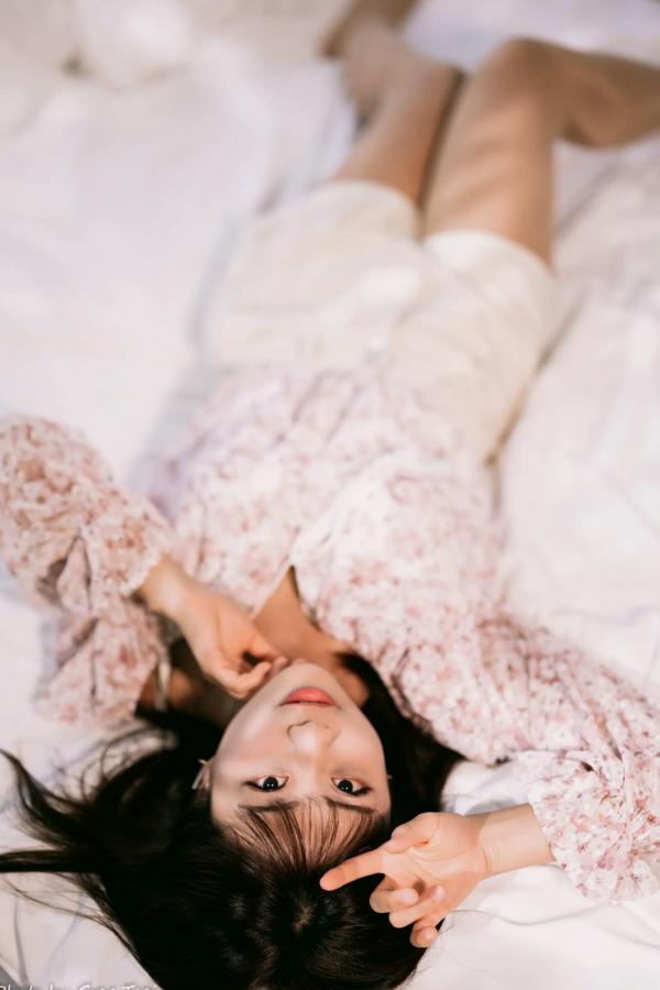    小栗 - 温馨居家私房棚拍，清新治愈系邻家美女甜美写真第51张图片