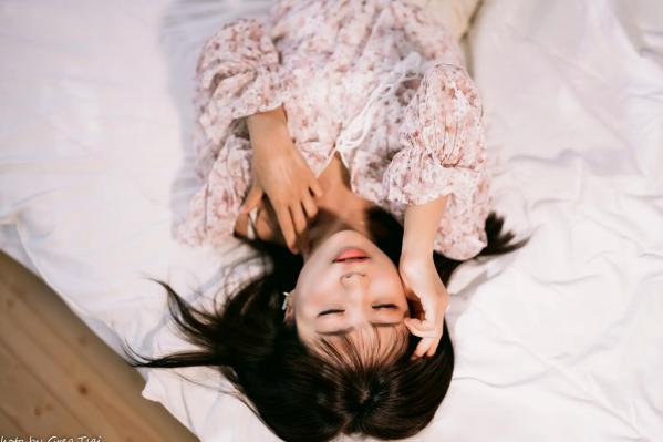    小栗 - 温馨居家私房棚拍，清新治愈系邻家美女甜美写真第52张图片
