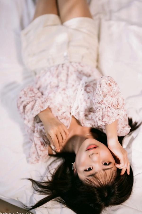    小栗 - 温馨居家私房棚拍，清新治愈系邻家美女甜美写真第53张图片