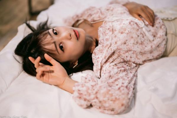    小栗 - 温馨居家私房棚拍，清新治愈系邻家美女甜美写真第55张图片
