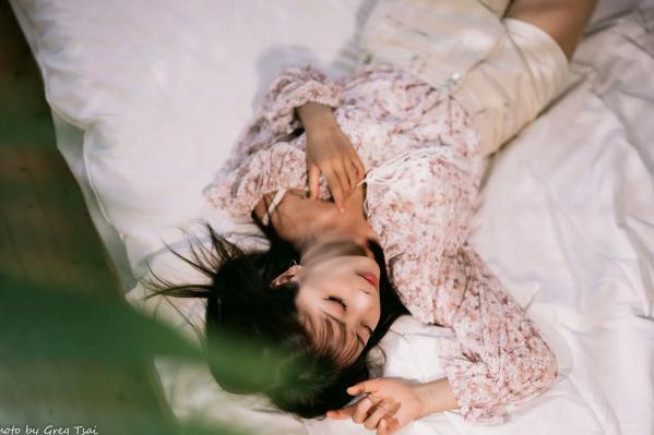    小栗 - 温馨居家私房棚拍，清新治愈系邻家美女甜美写真第57张图片