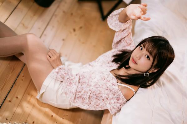    小栗 - 温馨居家私房棚拍，清新治愈系邻家美女甜美写真第58张图片