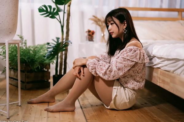    小栗 - 温馨居家私房棚拍，清新治愈系邻家美女甜美写真第60张图片