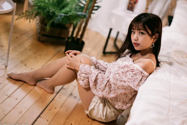    小栗 - 温馨居家私房棚拍，清新治愈系邻家美女甜美写真第61张图片